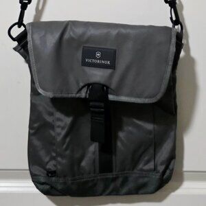 Victorinox Altmont Flapover Messenger Bag